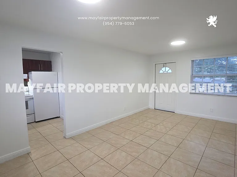 5621 SW 36th Ct #206 — Photo 1