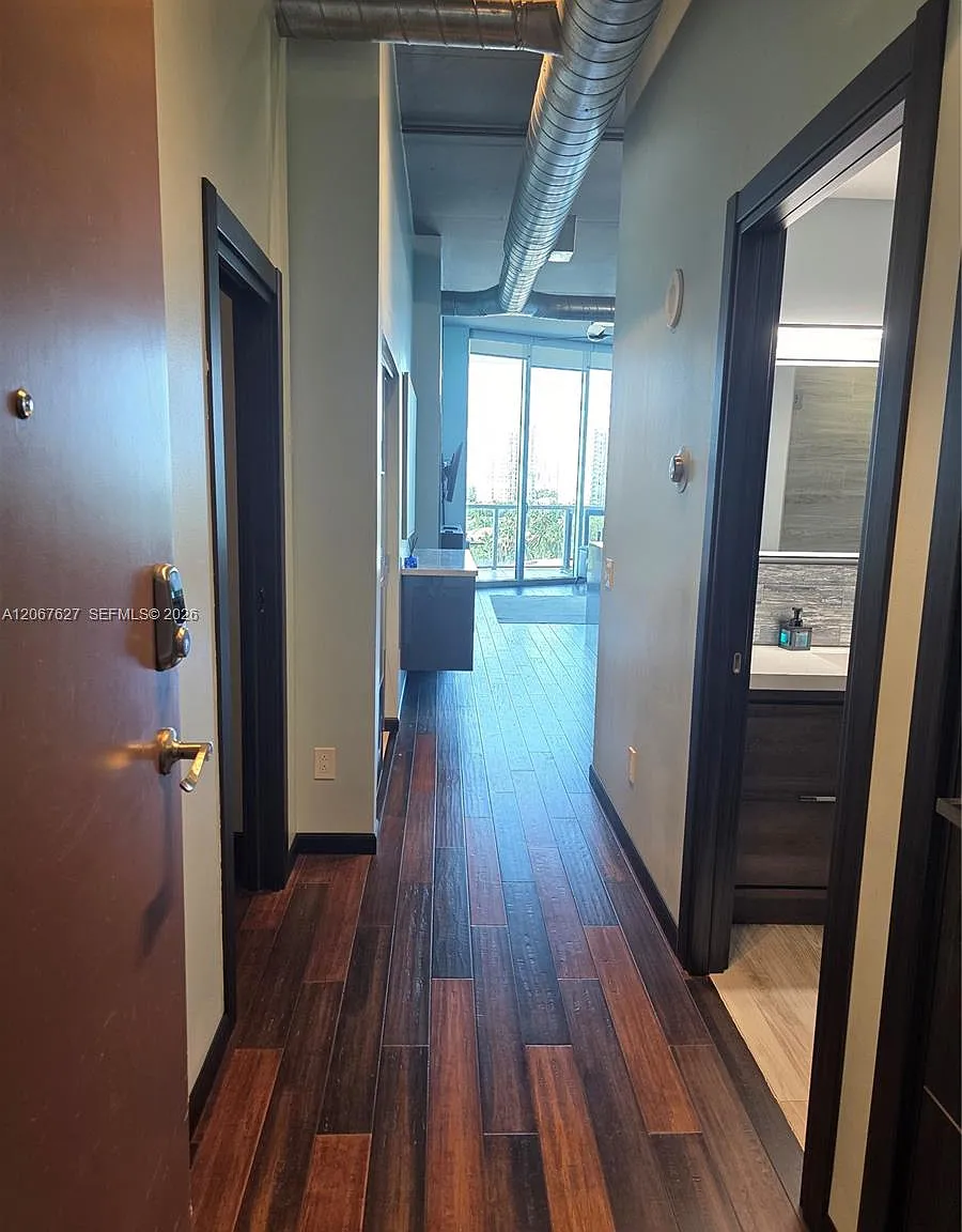 Uptown Marina Lofts Condo — Photo 3