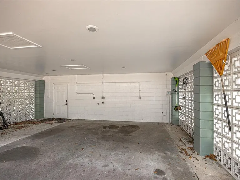1421 NW 30th St — Photo 15