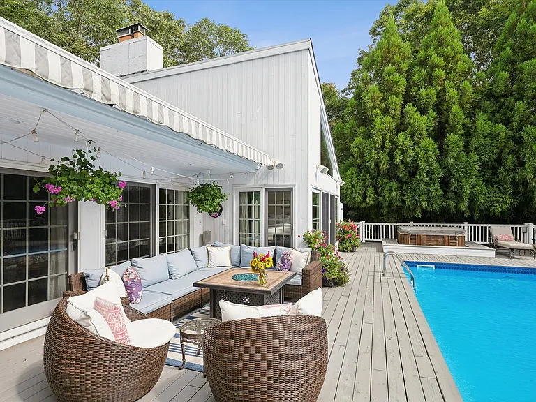 25 Midhampton Ave — Photo 4