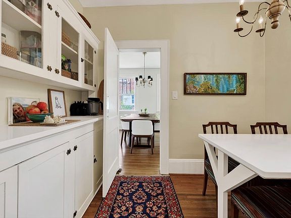 4th image of 204 S Laurel Ave