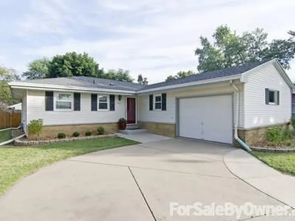 9411 W Grantosa Dr, Wauwatosa, WI 53222