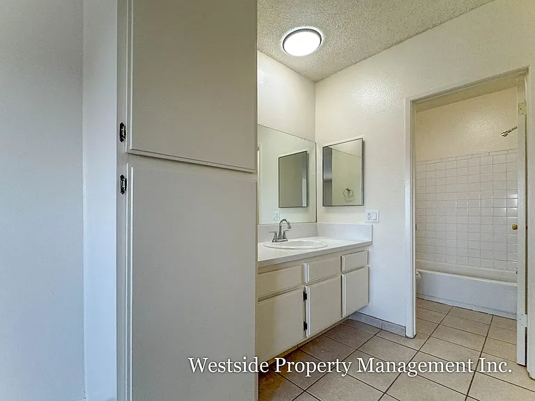 6253 Lankershim Blvd. — Photo 6