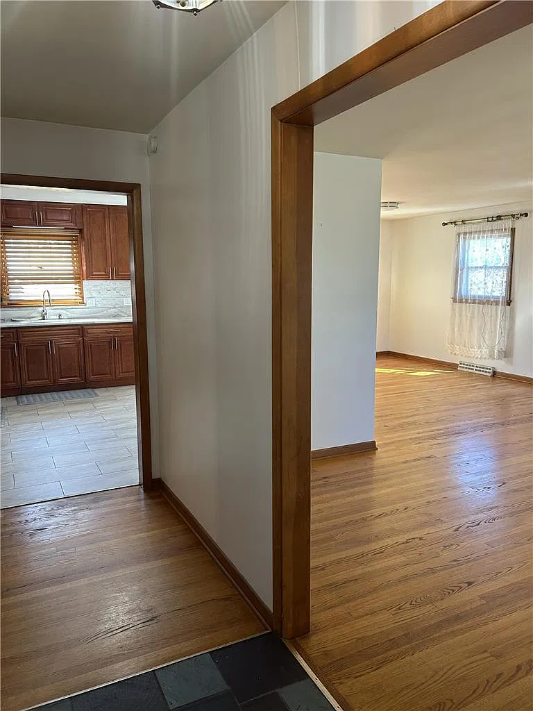 3 bed, 2.5 bath, 2274 sqft, $2,700 — Photo 4