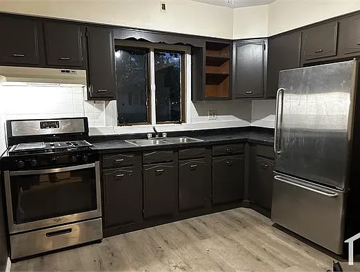 701 N Sunset Ave — Photo 2