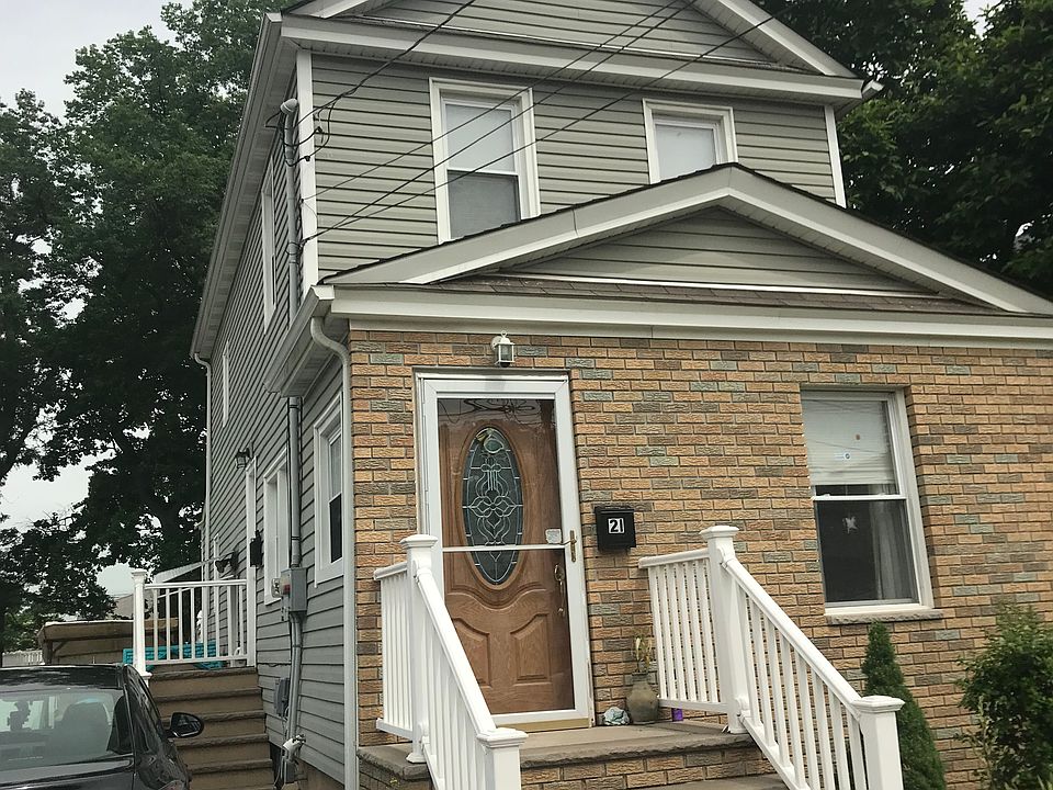 2nd image of 21 E 10th St