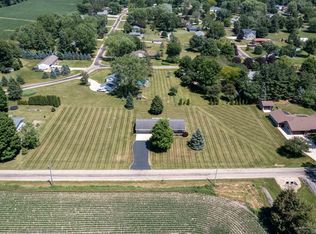 2413 N Blumendahl Rd, Freeport, IL 61032