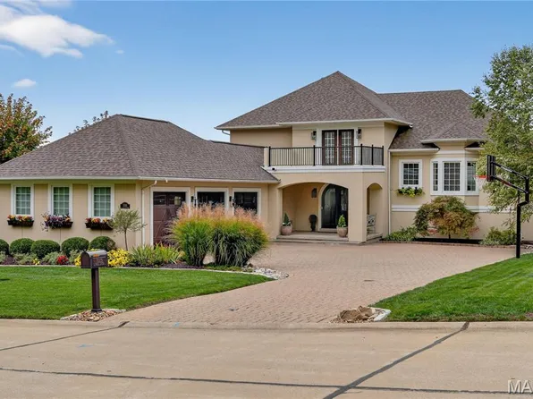 13355 Maple Dr, Saint Louis, MO 63127