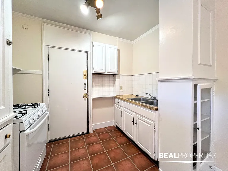 2948 N Seminary Ave #1 — Photo 6