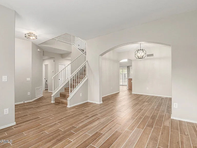 4522 E Rowel Rd — Photo 11