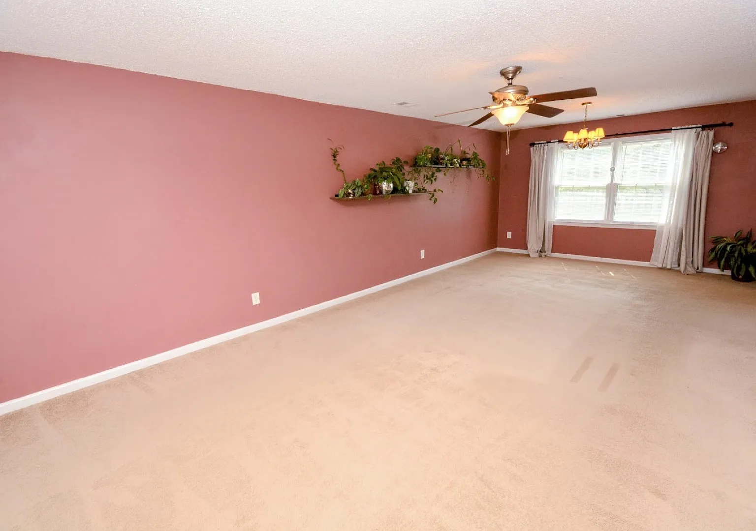 4 bed, 2.5 bath, 1932 sqft, $3,500 — Photo 4