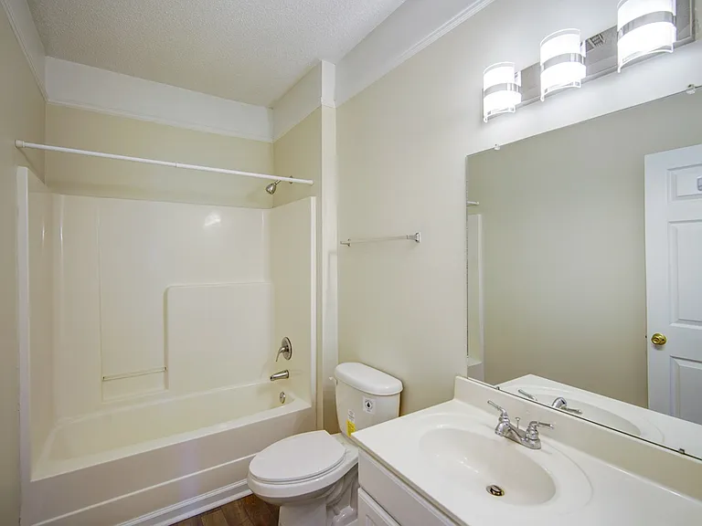 Bristol Park Apartment Homes — Photo 76