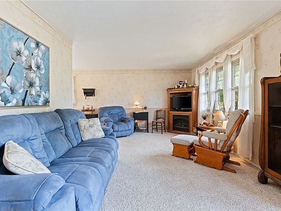 2nd image of 211 Laura Ln E