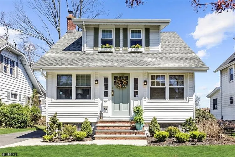 54 Hillside Ave photo 1