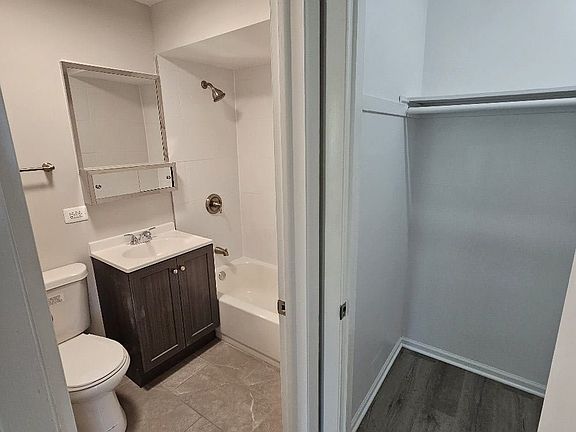 5th image of 4855 Elm St