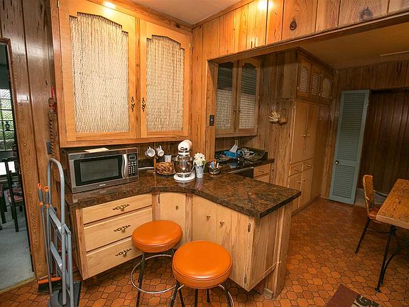 4th image of 2137 Beverly Pl