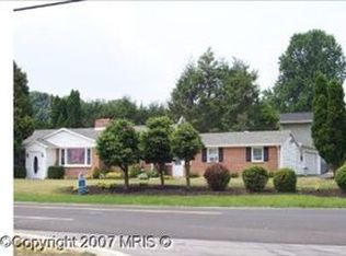 220 Colonial Dr, Chambersburg, PA 17202