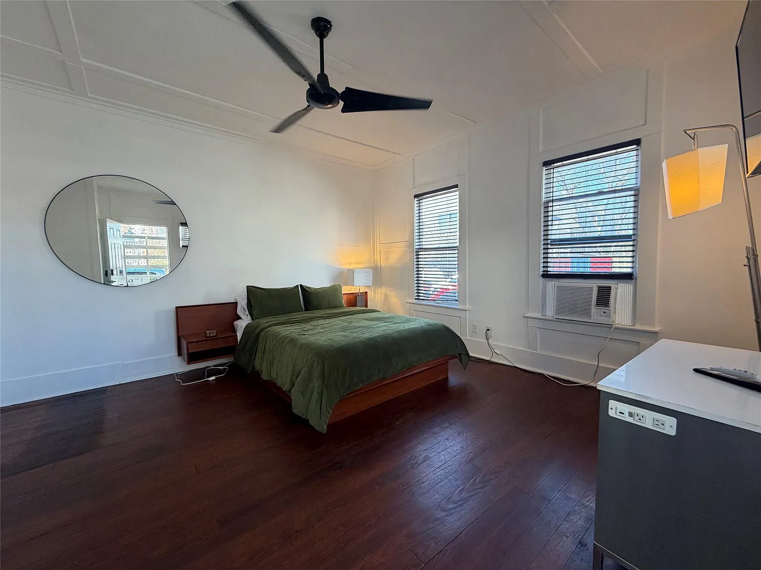 Studio, 1.0 bath, 500 sqft, $1,400 — Photo 2