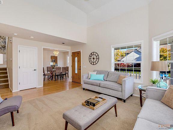 4th image of 2207 NE Lindsey Dr