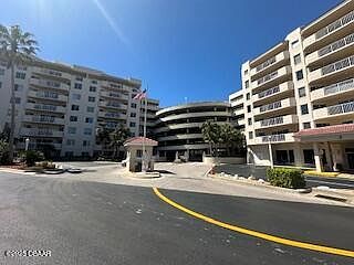 3 Oceans West Blvd APT 2A4