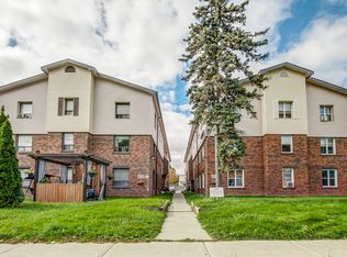 496 Simcoe St N #8, Oshawa, ON L1G 4T6