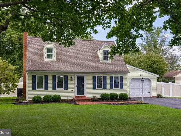 27 Gwen Cir, Marietta, PA 17547