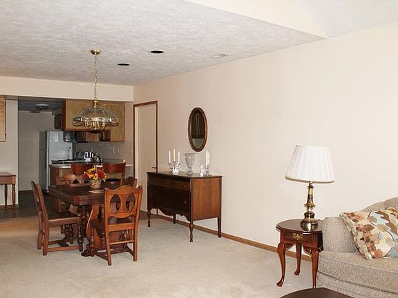 5th image of 24 Ashford Dr