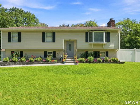 5 Sherwood Drive, Prospect, CT 06712