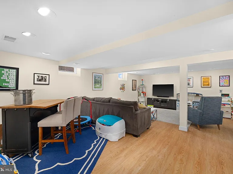 2929 Stuart Dr — Photo 17