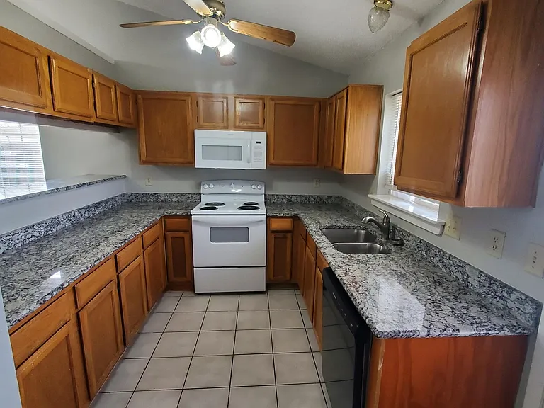 817 Denmark Dr — Photo 5