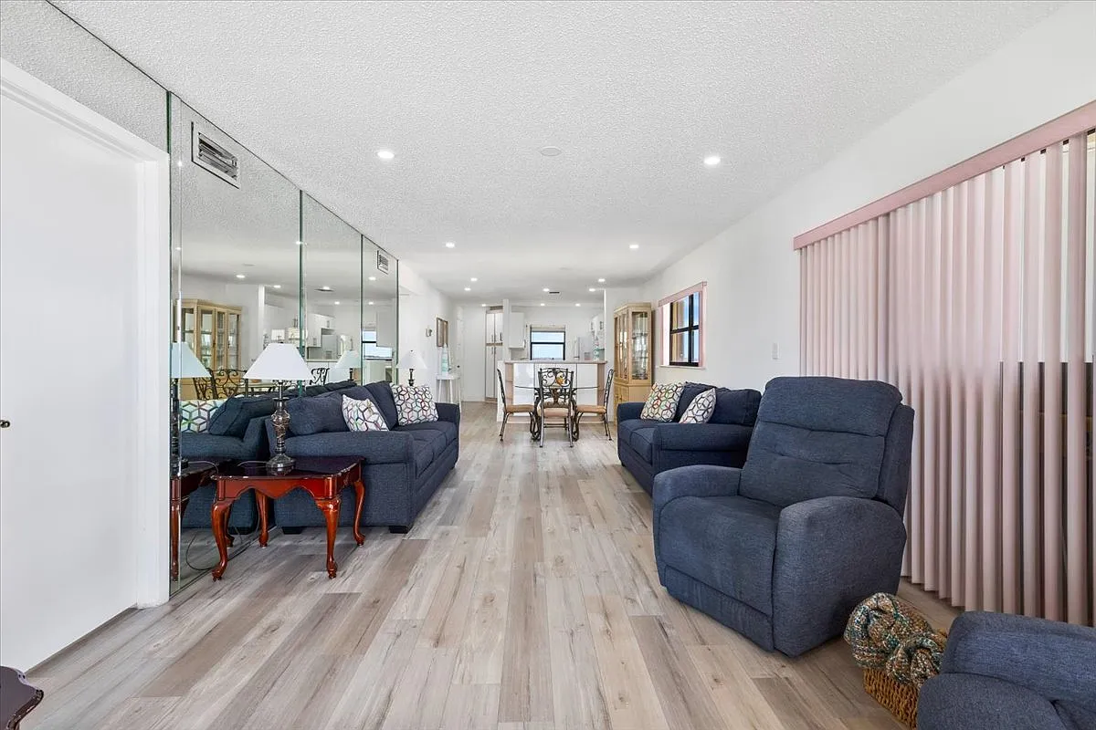 7420 S Ocean Dr — Photo 4