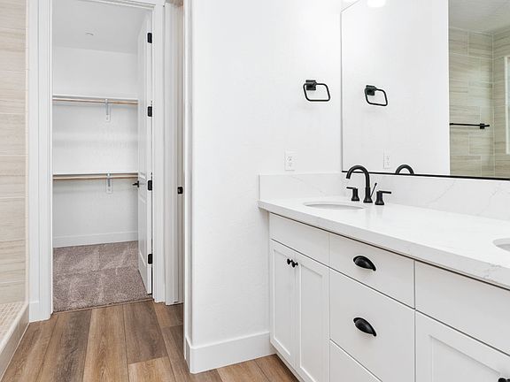 5th image of 8062 Sierra Ct