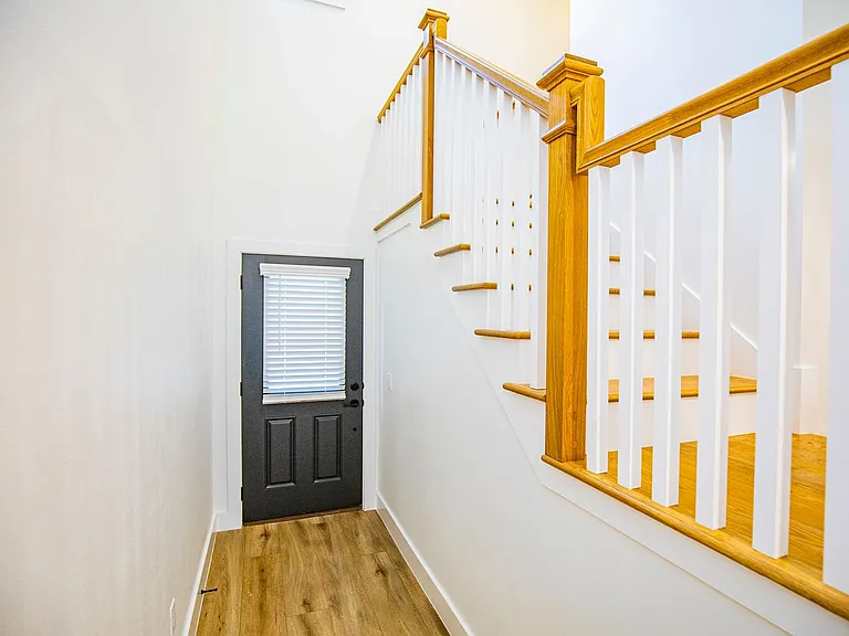 715 N Mount Olive St — Photo 2