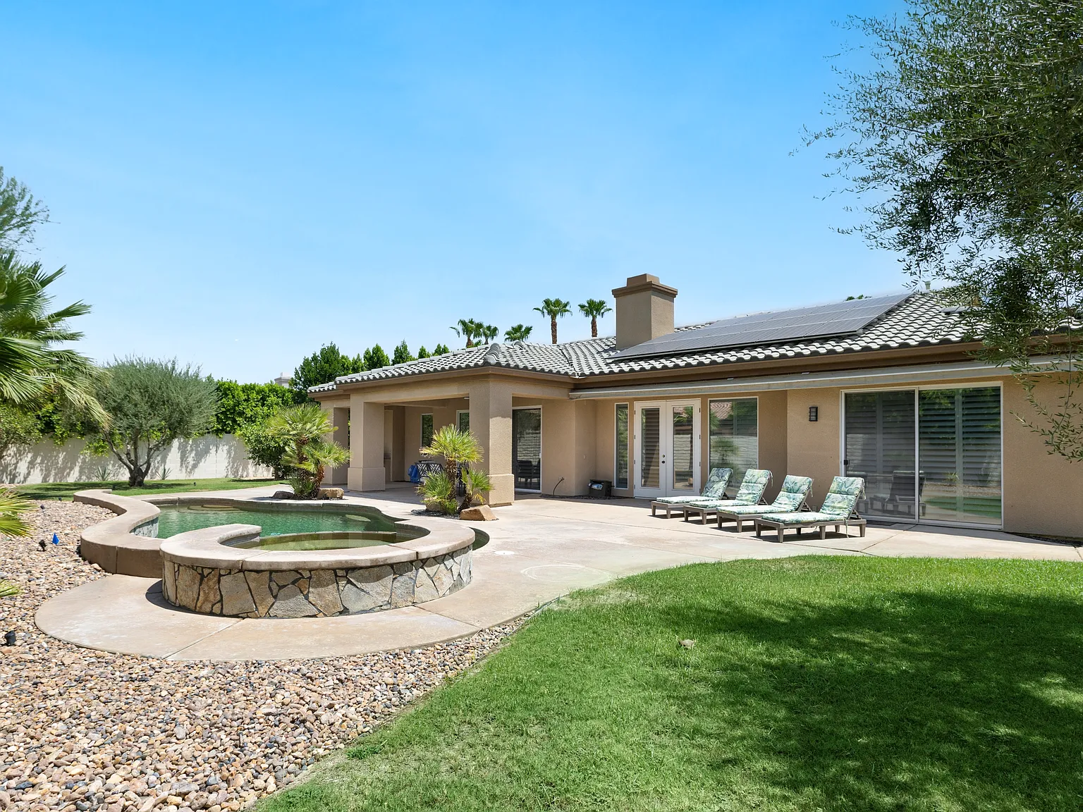 4 bed, 3.5 bath, 3636 sqft, $6,000 — Photo 2