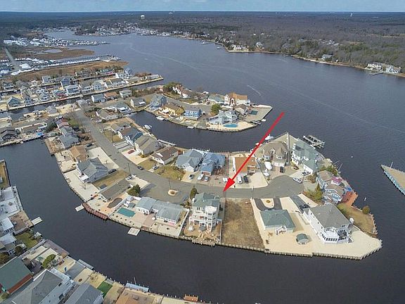 3rd image of 953 Mallard Dr
