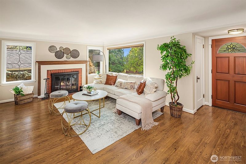 3rd image of 7812 Stone Avenue N