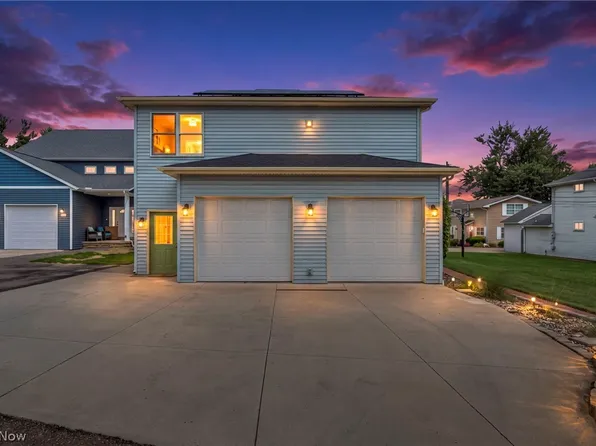 664 Pine Dr, Lake Milton, OH 44429