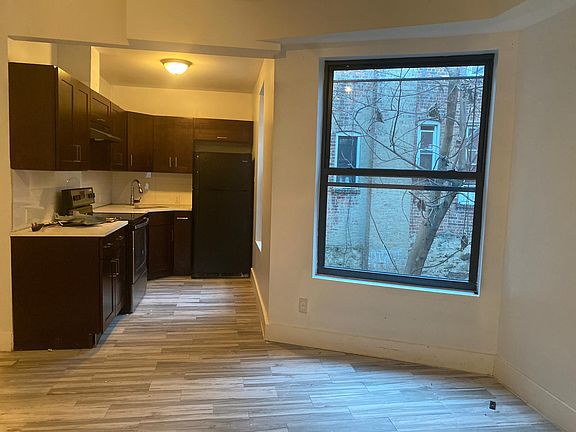 4th image of 1450 Leland Ave #1
