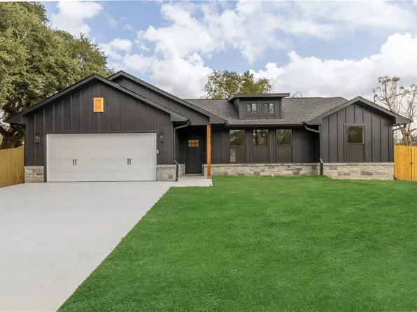 305 S Judson St, Navasota, TX 77868