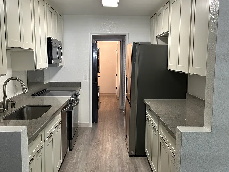 77 Karsten Dr #23A — Photo 6