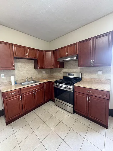 493 E 33rd St #2 Photo 1