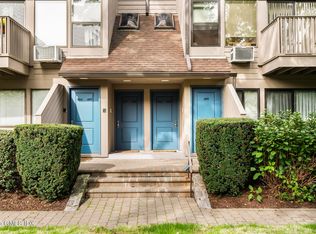 1465 E Putnam Ave APT 421, Greenwich, CT 06870