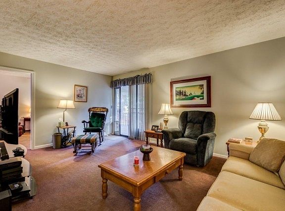 5th image of 1049 Hearthstone Dr