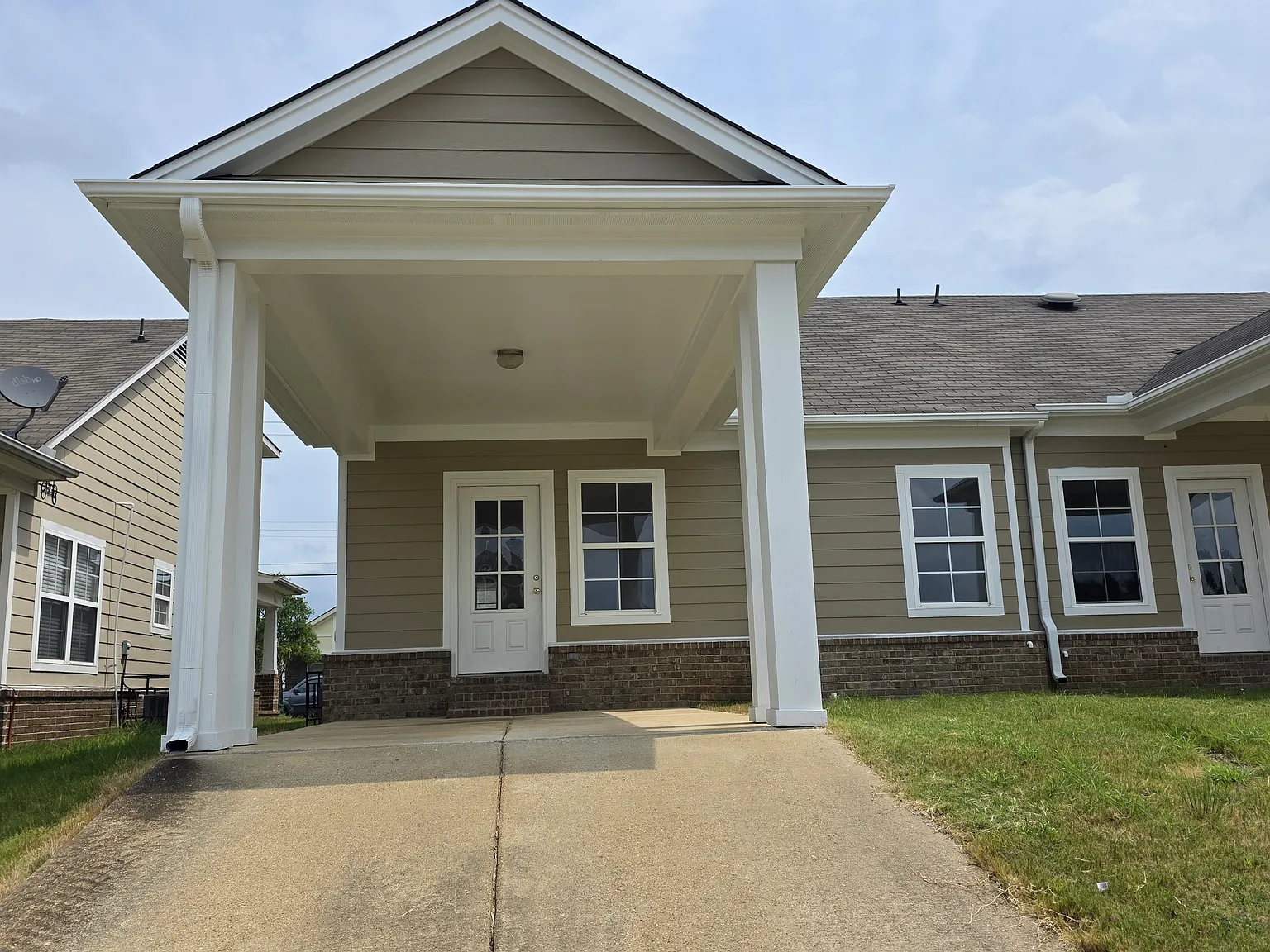 Newly Renovated! 2-Bed, 2-Bath Home — Photo 2