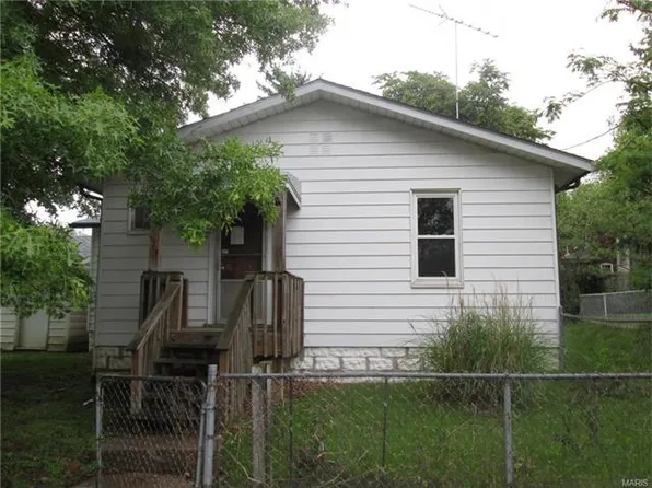 1006 Hecker St, Belleville, IL 62221