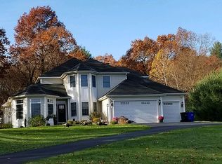 10 Jonathan Dr, Ellington, CT 06029