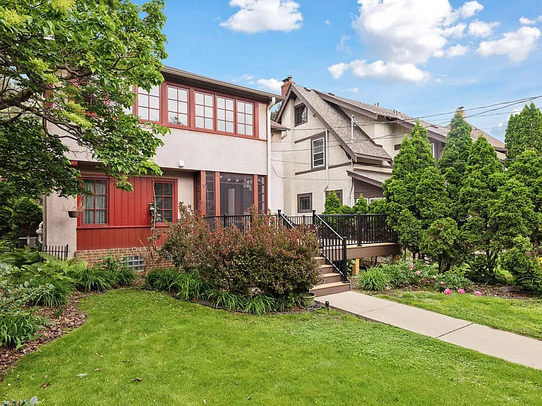 2417 Sheridan Ave S — Photo 34