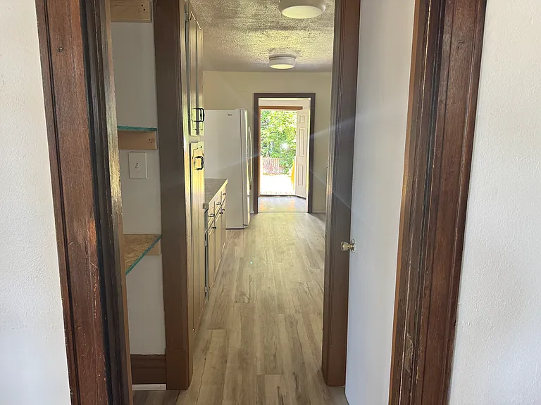 317 Amanda St — Photo 4