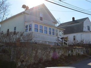 48 Willow St, Coventry, RI 02816