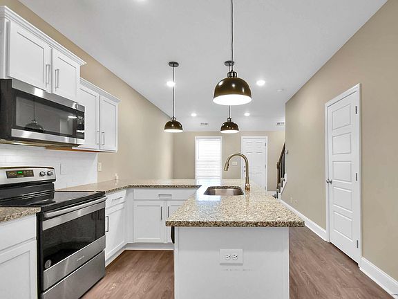 5th image of 220 Drayton Dr #F